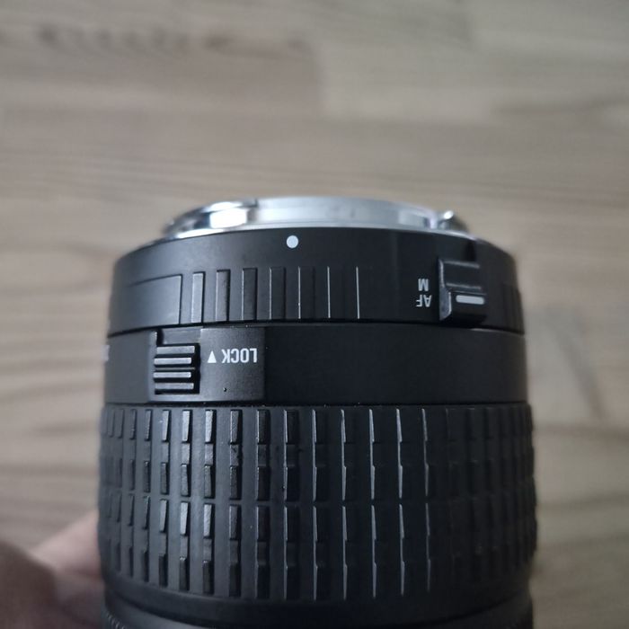 Sigma 28-200mm f/3.5-5.6 Hyperzoom Macro Aspherical IF ( Canon)