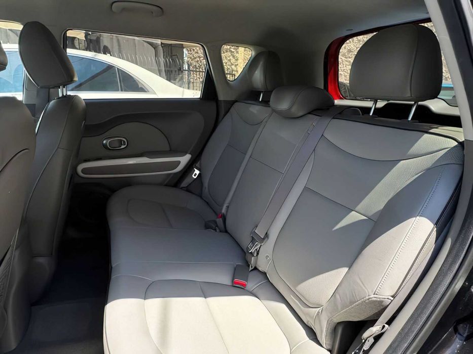 Kia Soul EV      2015