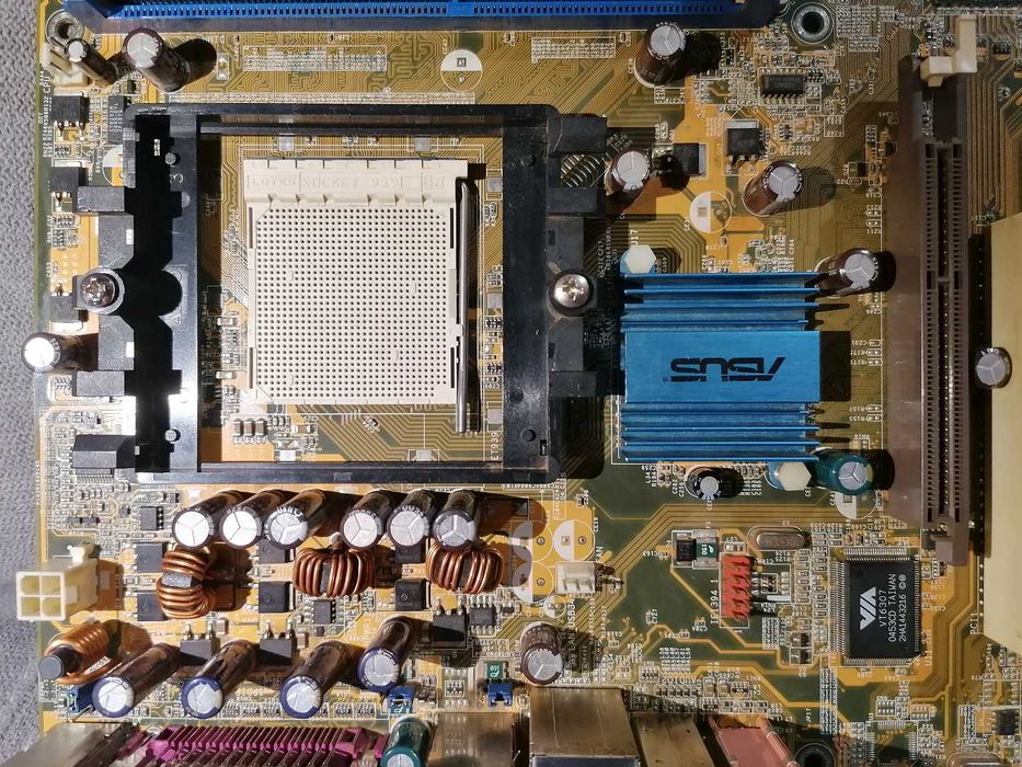 Asus A8V Deluxe AMD socket 939 AGP DDR400 WiFi płyta główna retro