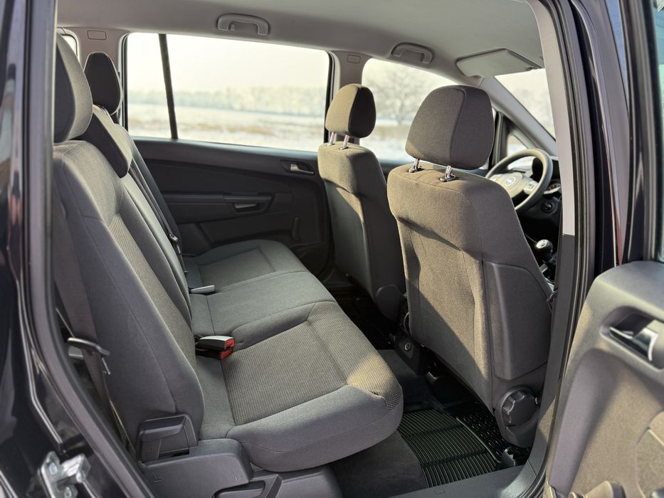 Свіжопригнаний Opel Zafira з Німеччини Розмитнений