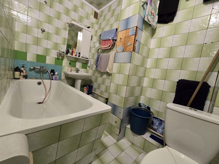 Продаж 2-х кім.квартири біля ТРК Украина