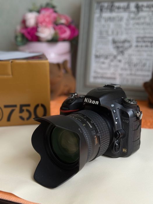 Nikon 750Нікон 750