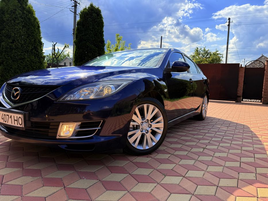 Продам свой  автомобиль MAZDA 6