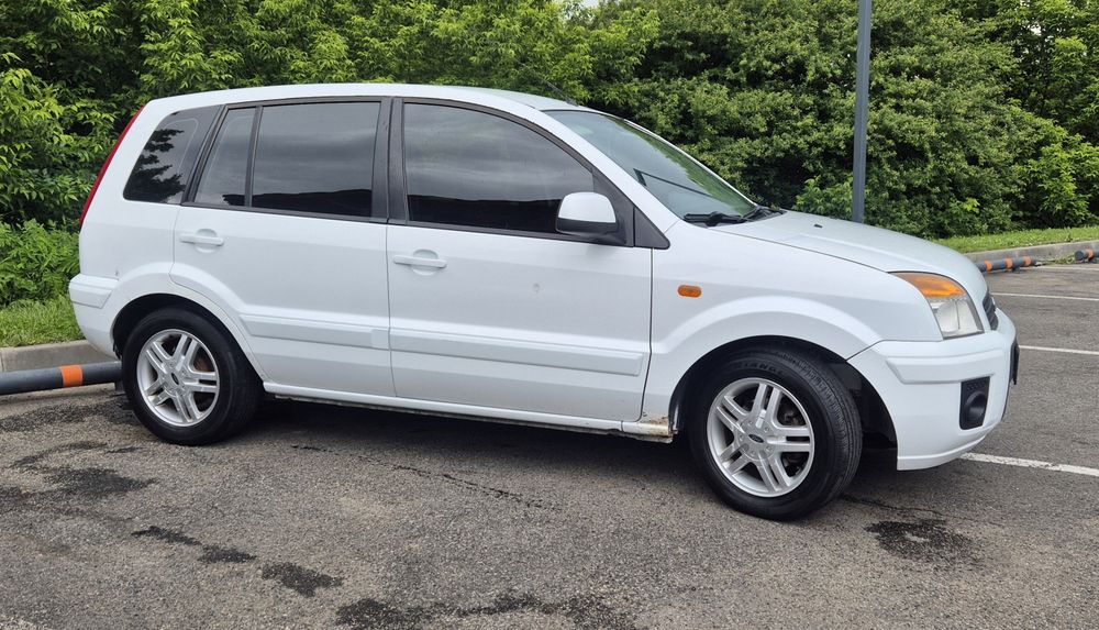 Продам Ford 1.4.