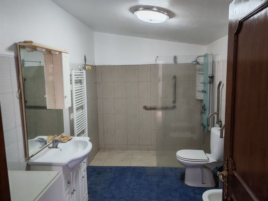 Moradia V4 com 163 M2 e terreno agrícola  com 11.100m2