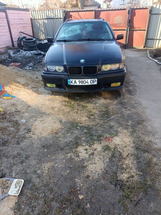 Продам бмв е36 універсал в гарному стані двігун м52б25