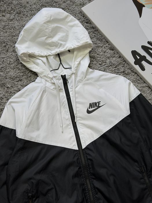 Жіноча Вітровка Nike