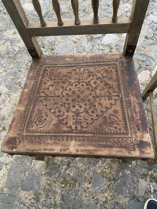 Vendo duas cadeiras para restauro mas estao impecaveis