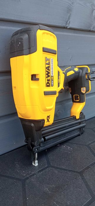 DEWALT 18V DCN680 Sztyfciarka Gwoździarka 15-54mm