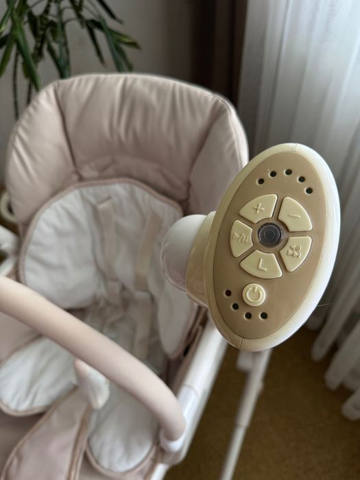 Стільчик-гойдалка CARRELLO Triumph