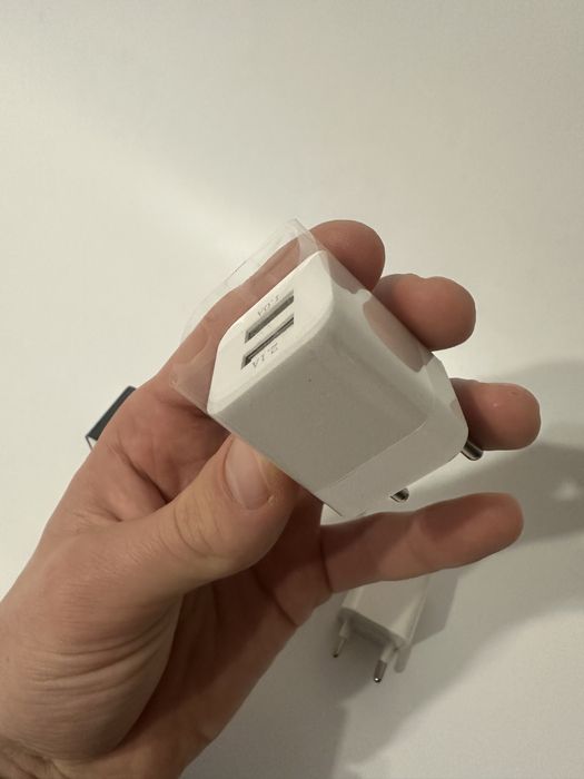 Мережевий зарядний пристрій зарядка до телефону блок живлення блочок