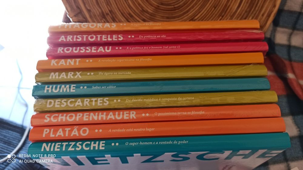Coleção de livros dos maiores Filósofos de sempre ainda plastificados