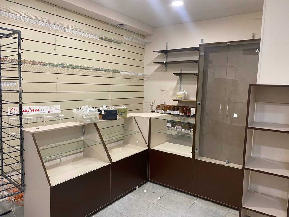 Розпродаж торгового обладнання, вітрини, стелажі, стійки, економпанелі