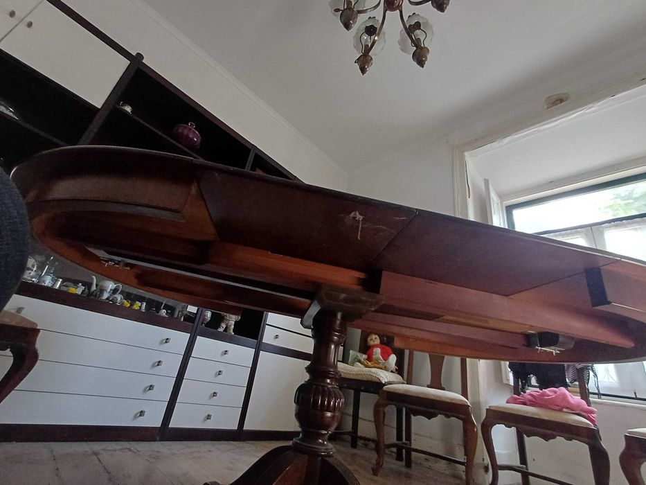 Conjunto mesa e cadeiras mogno