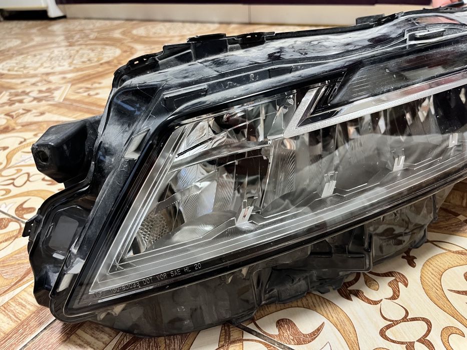 Продам ліву фару та дхо Нісан Рог  21 року в 33 кузові   із дефектами