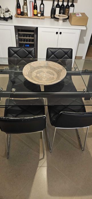 Cadeiras de mesa de jantar.