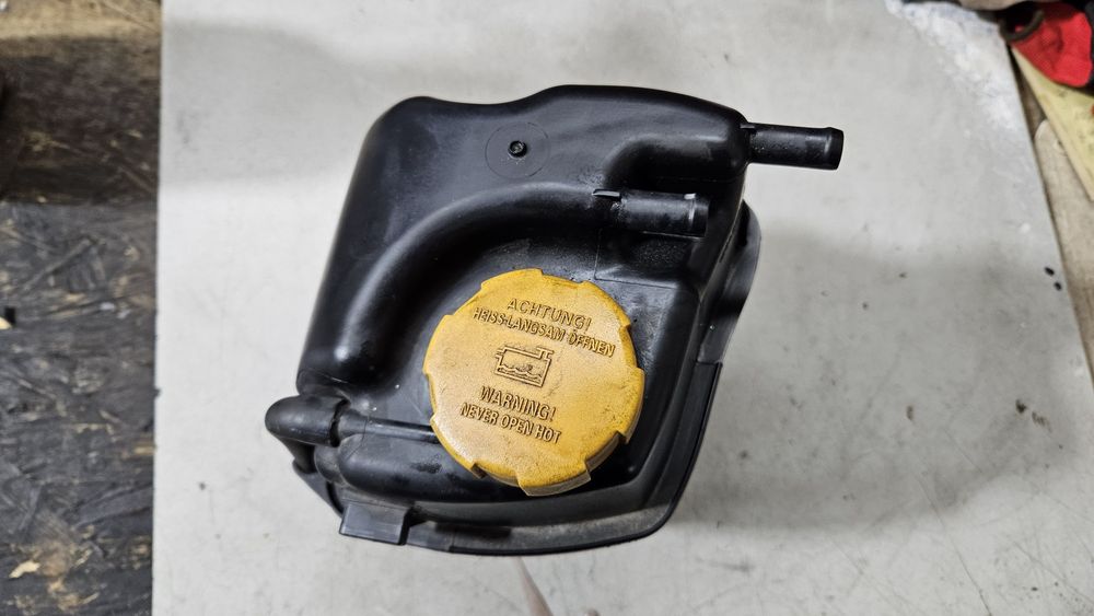 Zbiornik płynu wody zbiorniczek wyrównawczy chłodniczego chłodnicy Z28NET 2.8 V6 opel vectra c signum