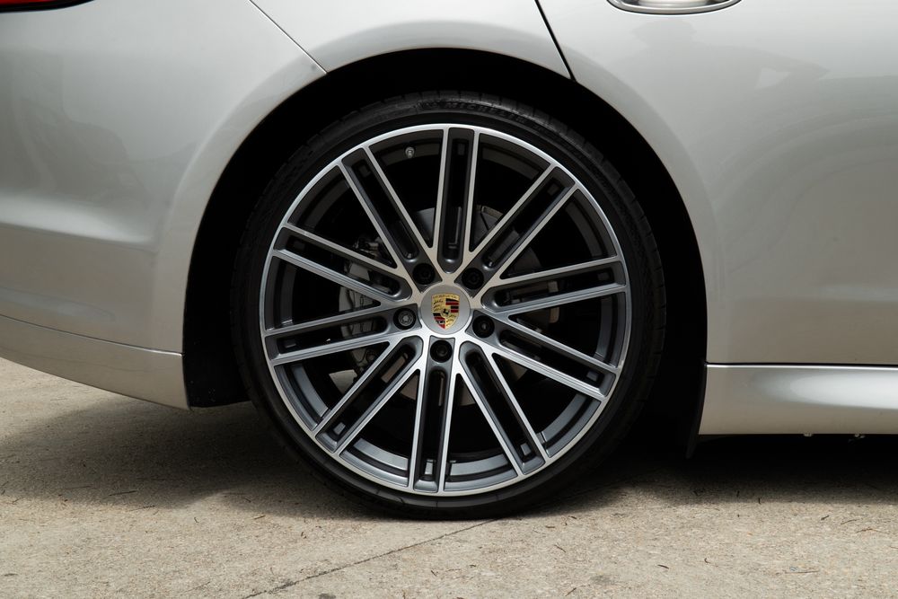 Porsche Panamera S  V8