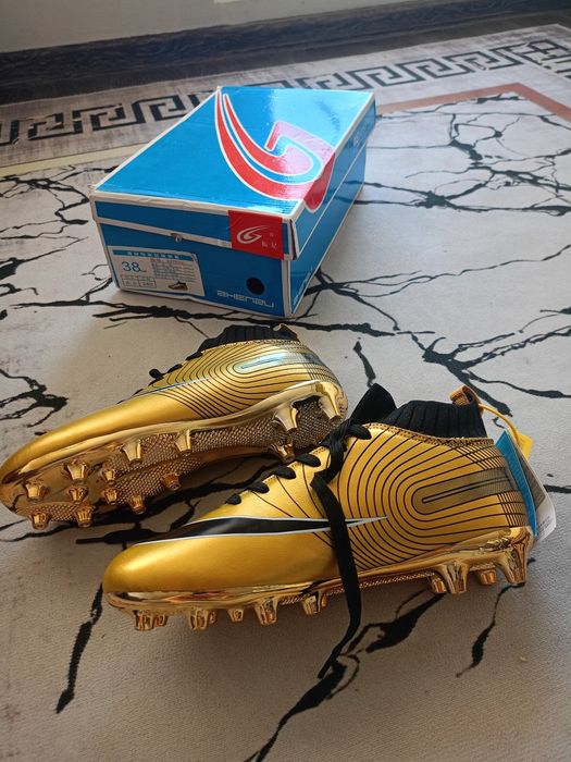 Buty korki do piłki nowe r.38