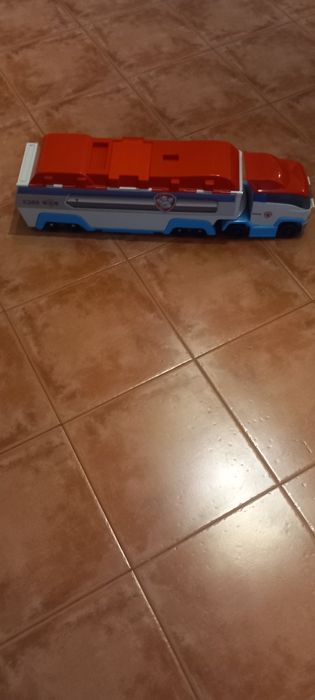 Camiao grande patrulha pata