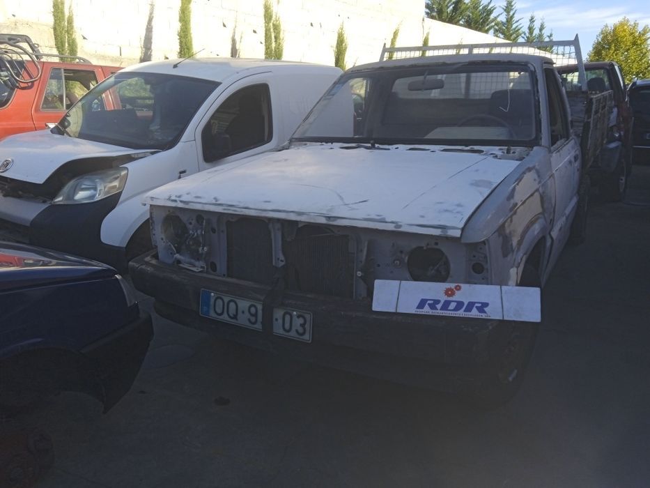 Mazda B 2200 caixa aberta.