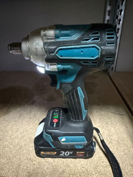 Акумуляторний гайковерт DTW301