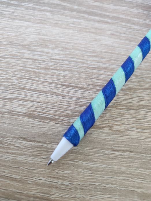 Mayer Długopis z puszystym pomponem Potworek