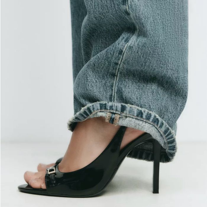 Лаковані босоніжки Zara