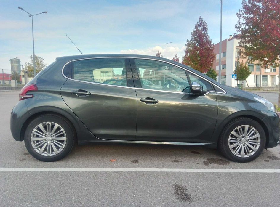 Peugeot 208 1.2 Puretech 82cv BVM5 Allure