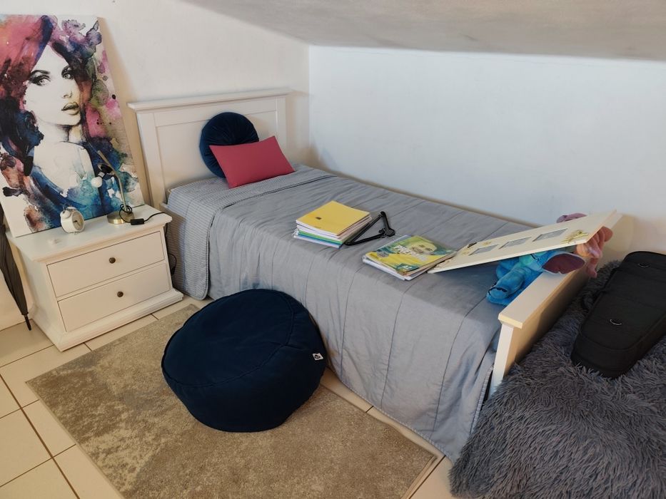 Cama Solteiro + Estrado + Colchão + Mesas de Cabeceira