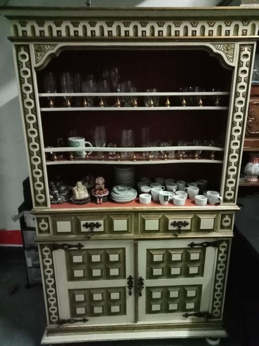 Vendo móvel de cozinha ou corredor antigo como  na foto  com louça