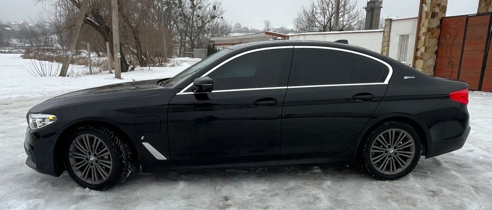 BMW 530E гібрид плагін