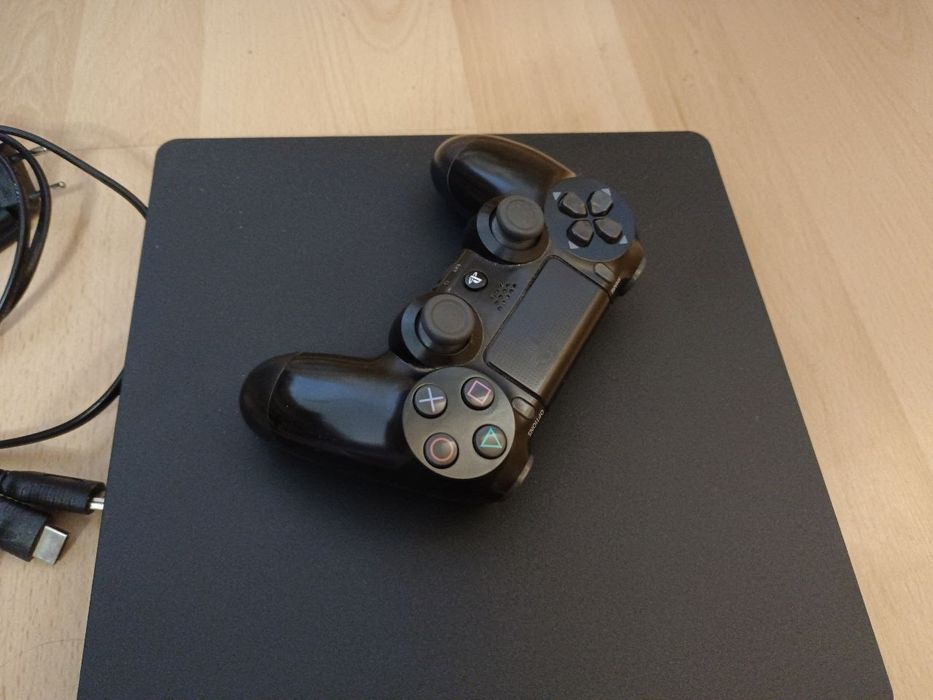 Playstation 4 slim 1tb + диск