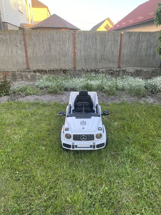 Дитячий електро автомобіль