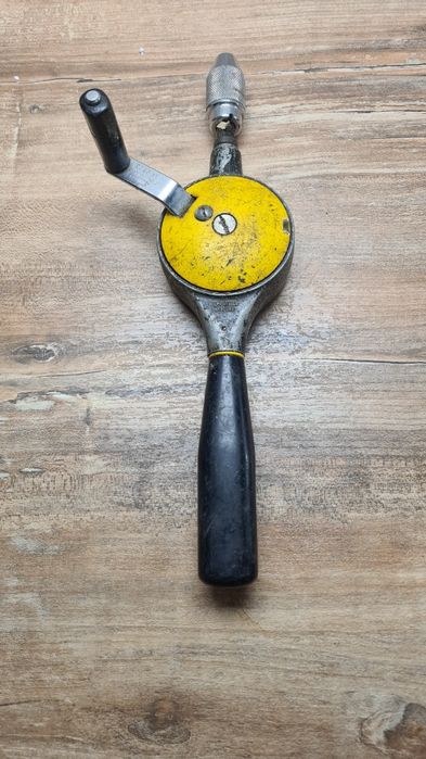 Stara wiertarka reczna