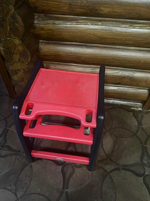 Дитячий стільчик для годування і розваг