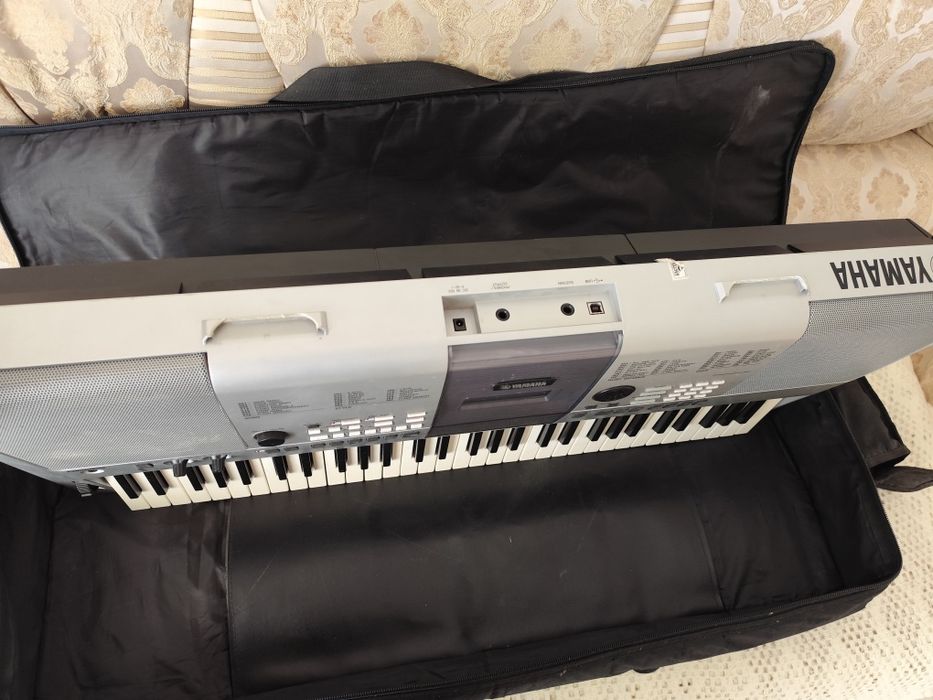 Продам Yamaha PSR E 413
