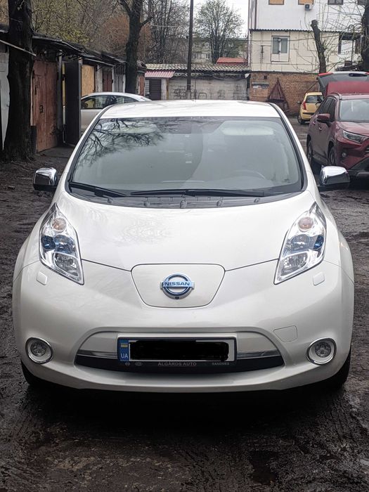 Оренда авто Nissan Leaf 30 кВт