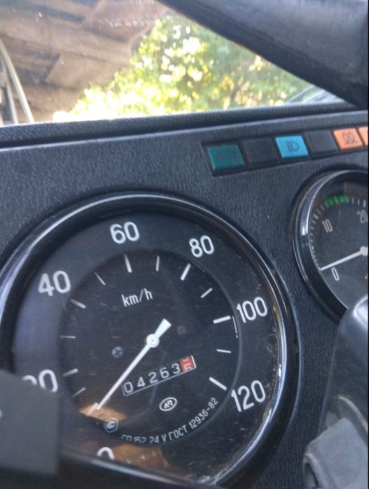 Вантажівка МАЗ 53366 з напрацюванням 4 тис.км