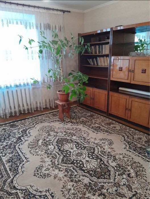 Здається 3 кімнатна квартира в центрі міста .