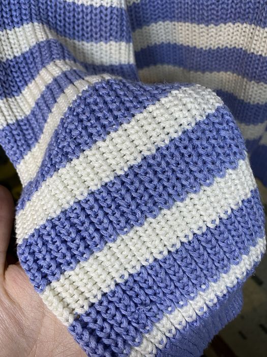 Смугастий светр від сенсея