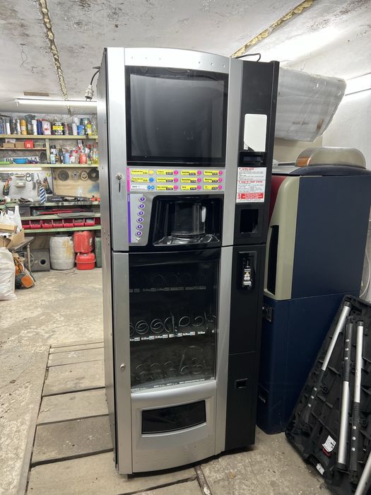 Продам вендінговий кавовий апарат комбіснек combi snack