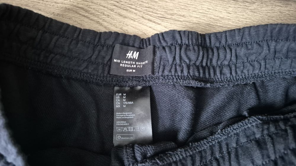 Spodenki bawełniane H&M  M
Rozmiar M
 Czarne 
Normalne ślady użytkowan