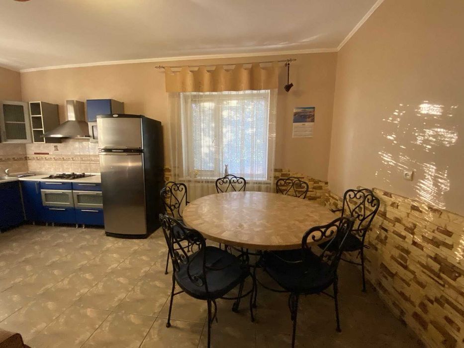 Продаєься 2- поверховий  будинок. Лариса