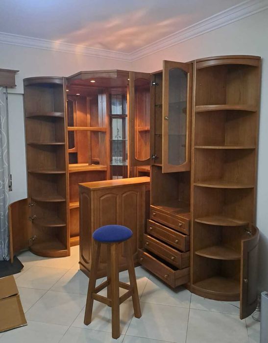 Móvel Bar de Canto Premium em Carvalho + 2 Bancos – [JÁ DESMONTADO]