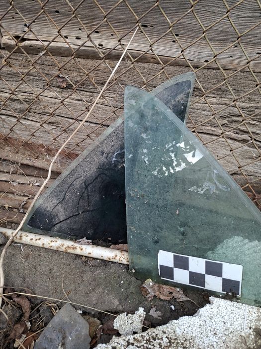 Продам скло для мерседес 123