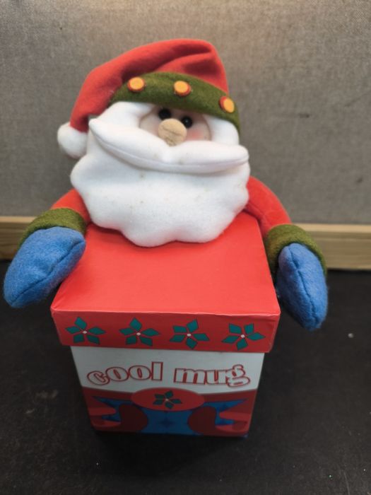 Caixa Pai Natal em tecido e papel
Caixa decorativa temática de Pai Nat