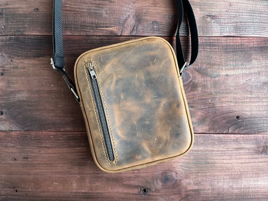 Шкіряні сумки ручної роботи.