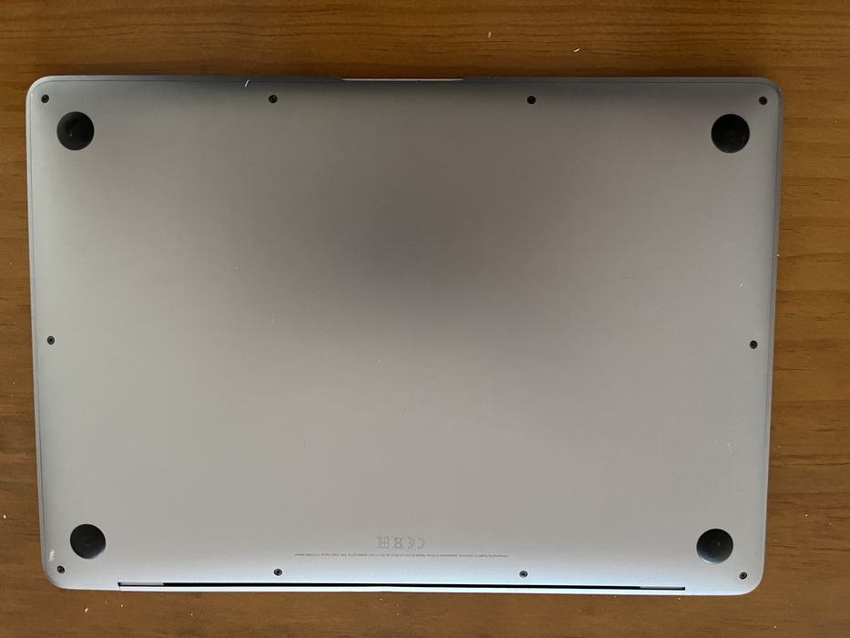 Macbbook Air 13’ (2020) para peças /reparaçao