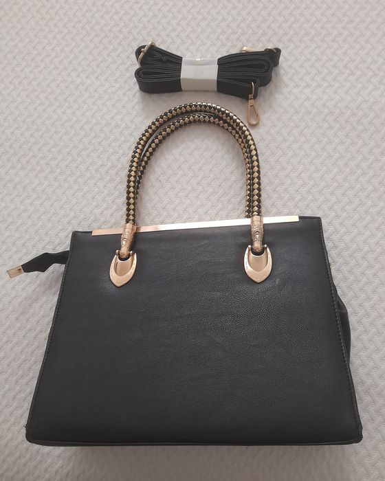 Bolsa em pele com dourados